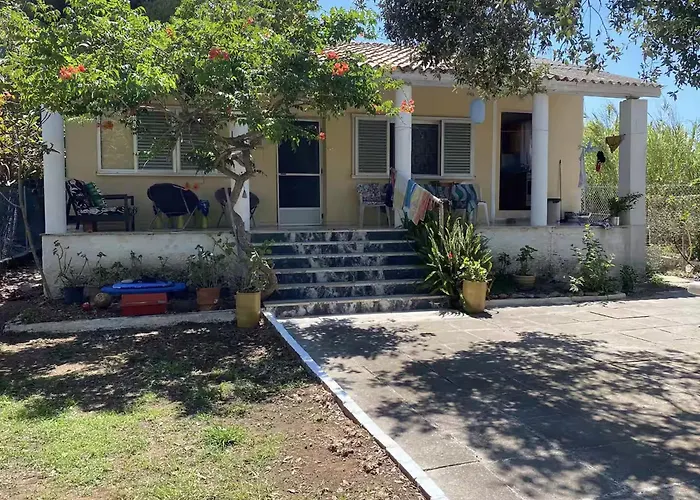 Sηαντι 100m From Sandy Halikúnasz