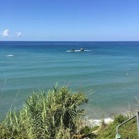 Hébergement de vacances SΗΑΝΤΙ country house 100m from sandy beach